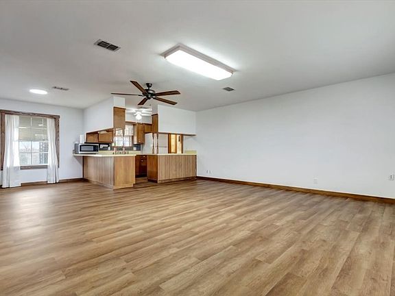 4th image of 207 County Road 8201