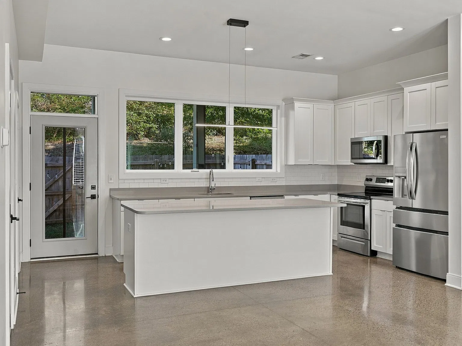 3 bed, 2.5 bath, 1518 sqft, $2,550 — Photo 4