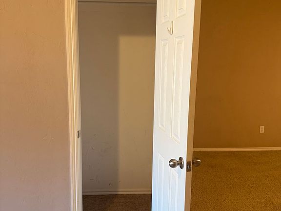 4th image of 400 S Castle Ridge Ln