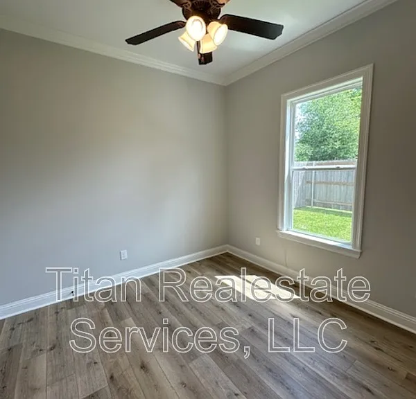 124 Jagged Grove Ln — Photo 11