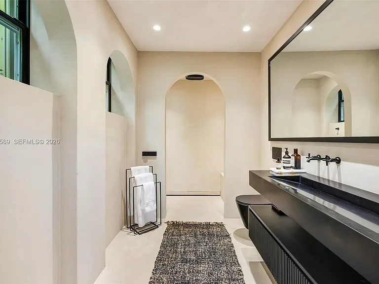1225 Alhambra Cir — Photo 19