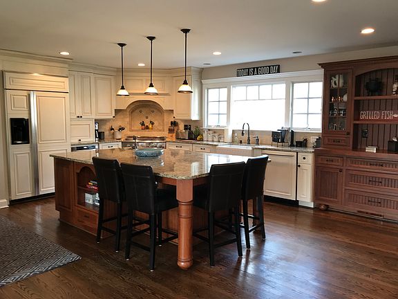 3rd image of 477 Old Orchard Cir