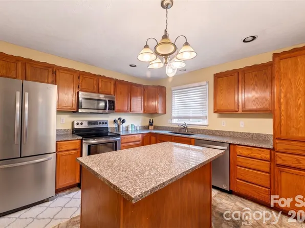 501 Old Farm Rd, Statesville, NC 28625