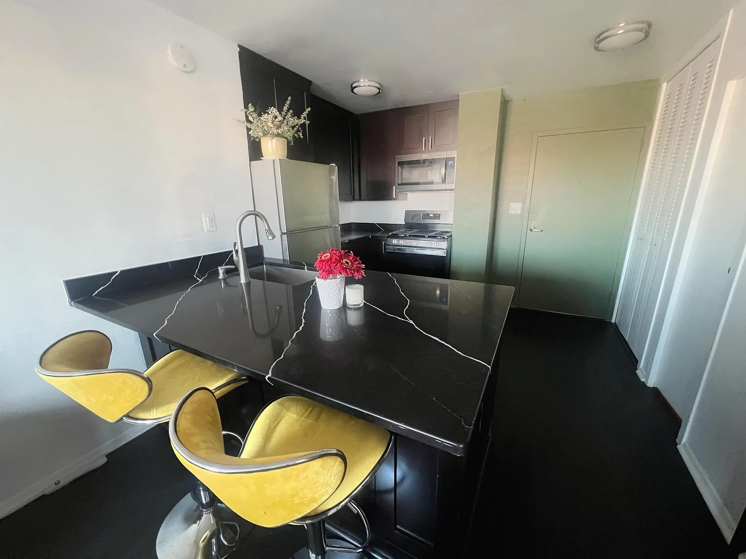 Studio, 475 sqft, $1,950 — Photo 2