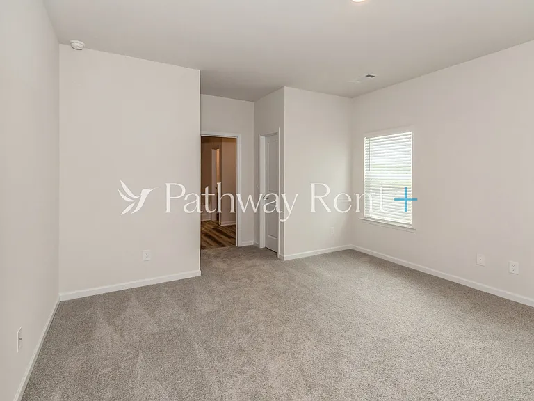 603 Mackenzie Cv — Photo 15