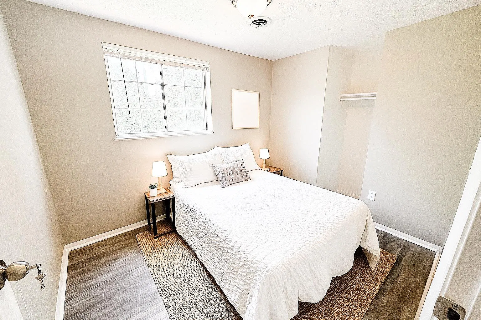 4 bed, 4.0 bath, 2200 sqft, $654 — Photo 1