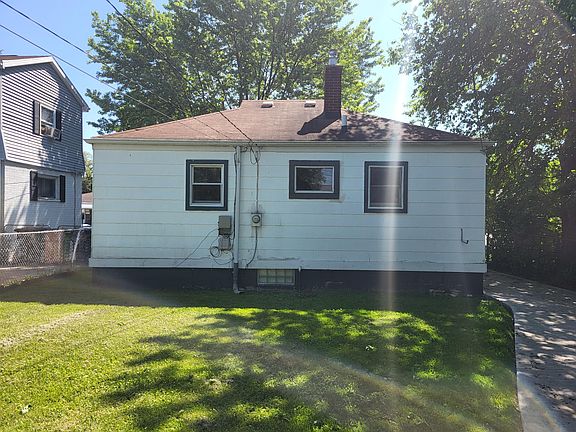 4th image of 25119 Leach St