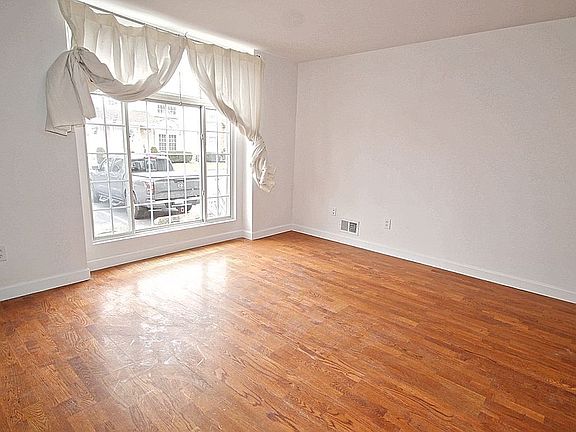 5th image of 22 Jennifer Pl #29A