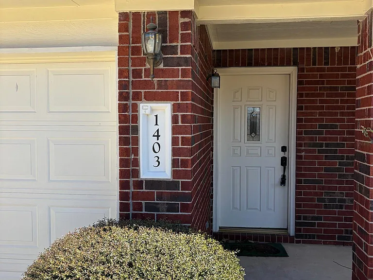 1403 Haley Gray Dr — Photo 3