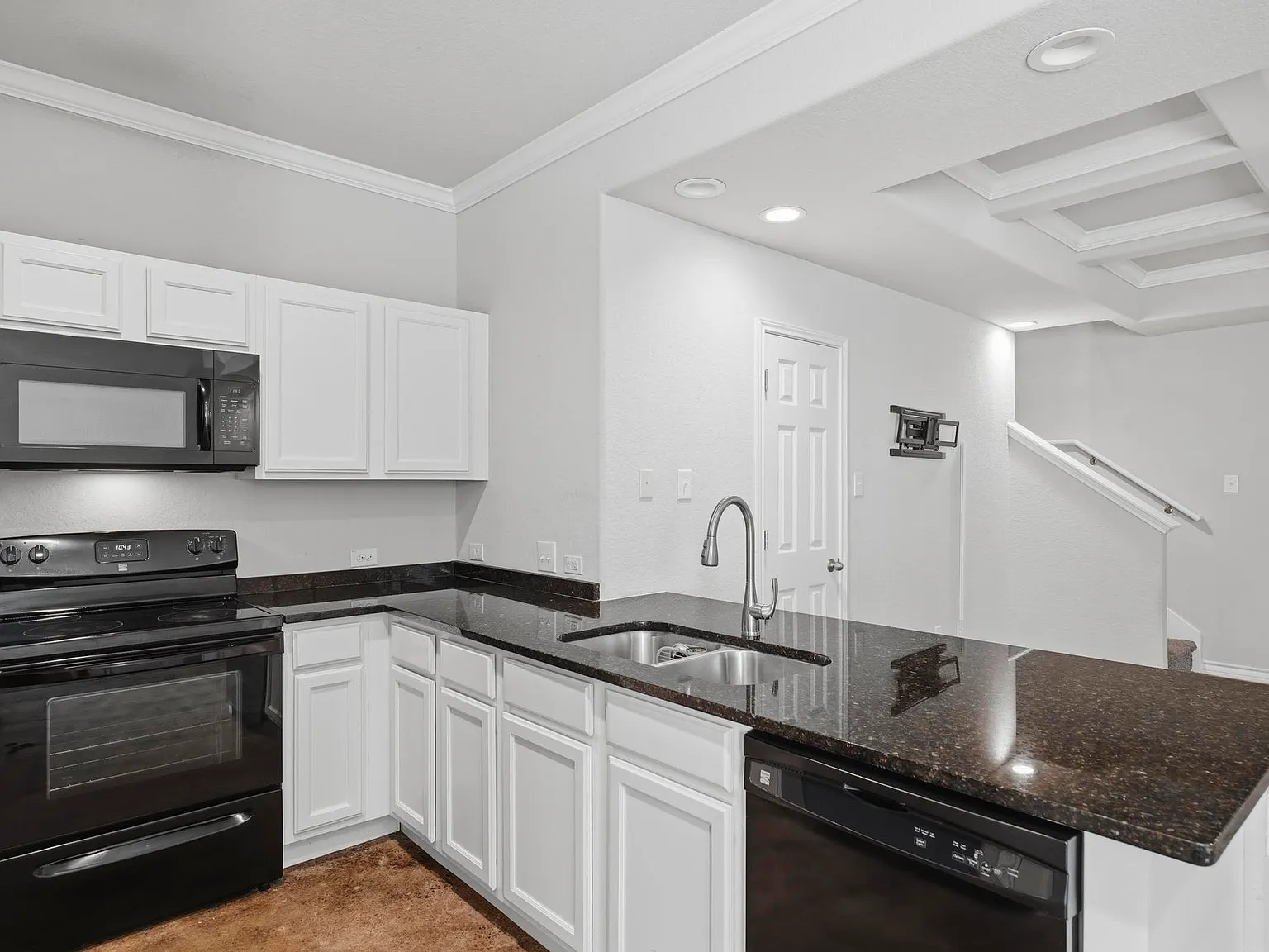 3 bed, 2.5 bath, 1250 sqft, $1,400 — Photo 4