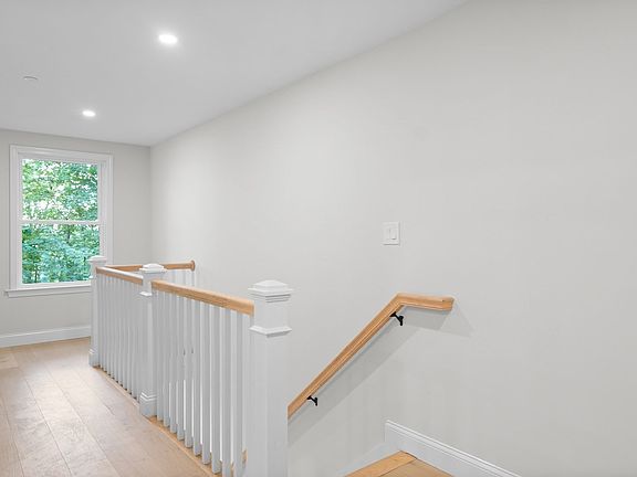 5th image of 57 Nottinghill Rd