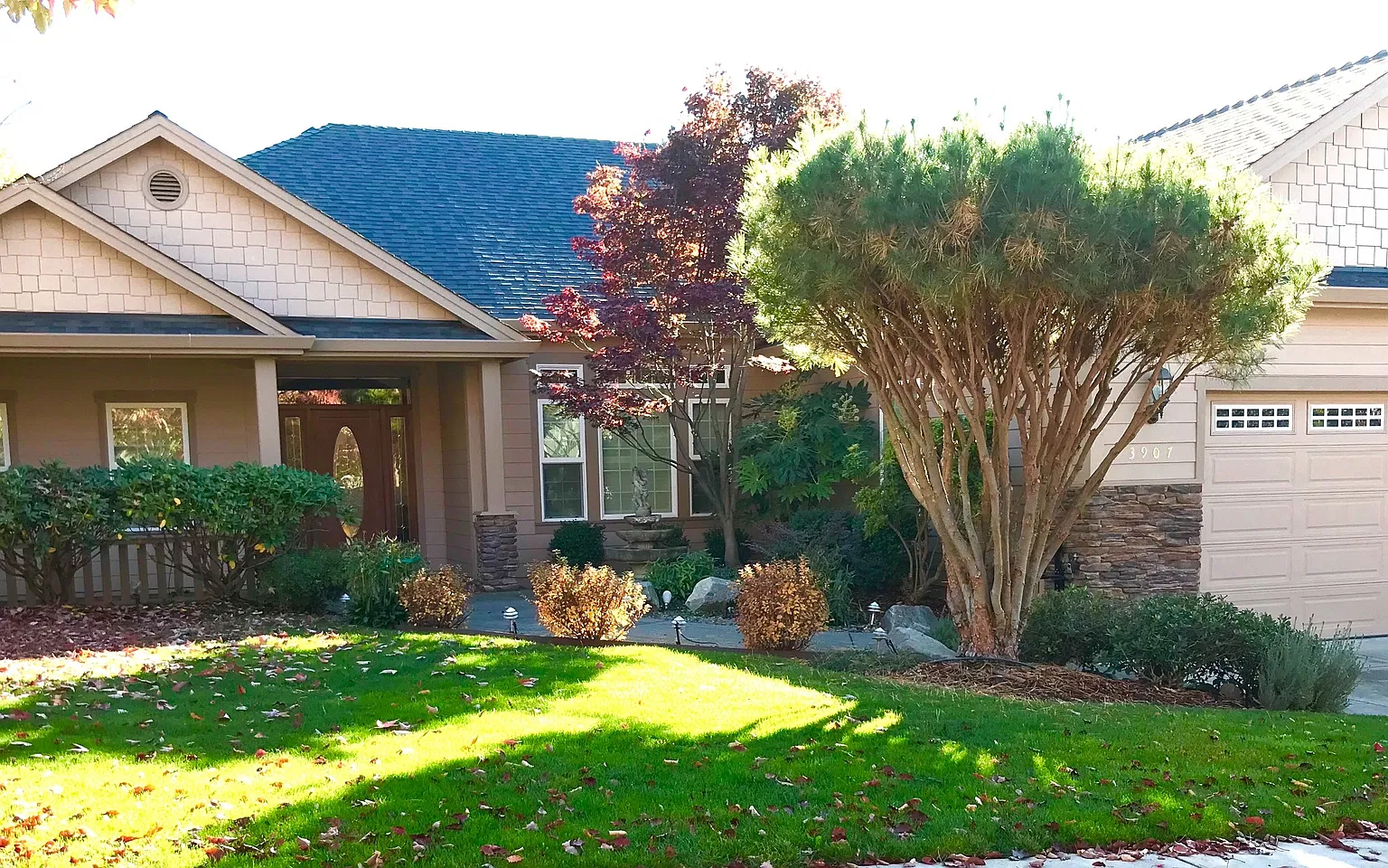 Spacious 3 Bed, 2 Bath Home in East Medford — Photo 1