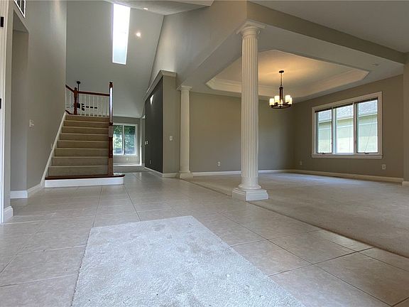 3rd image of 5665 Stone Lake Dr