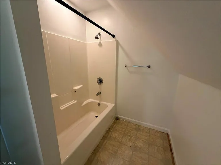 250 Leawood Cir — Photo 31