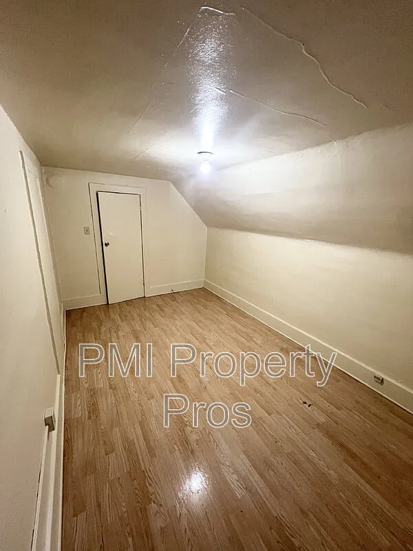 2 bed, 1.0 bath, $1,000 — Photo 3