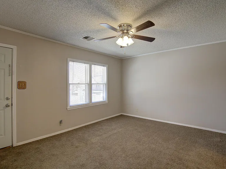 1325 S Delaware Ave — Photo 9