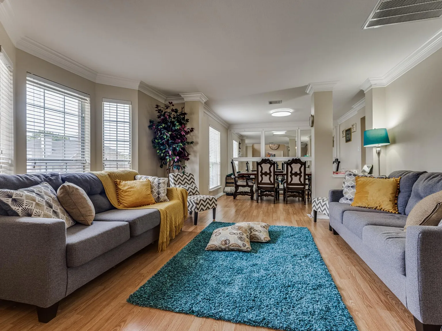 5 bed, 3186 sqft, $3,500 — Photo 3