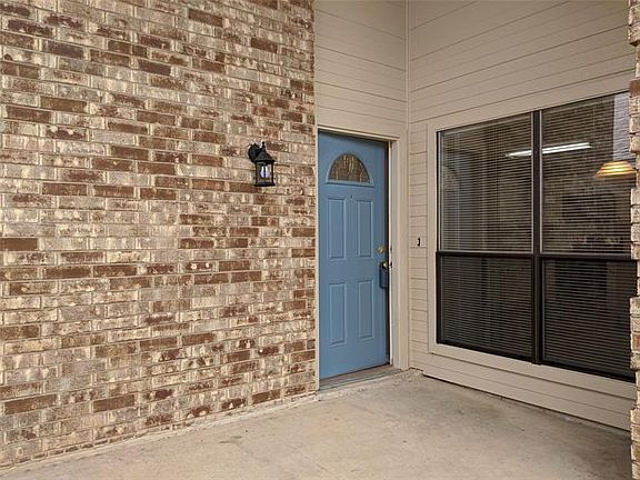 2nd image of 913 Boxwood Dr