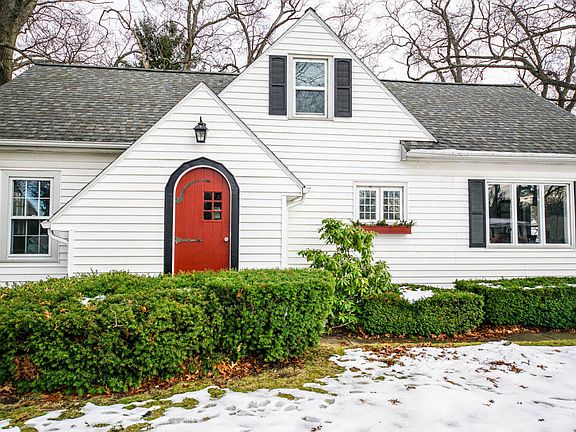 5th image of 3424 Hiawatha Dr