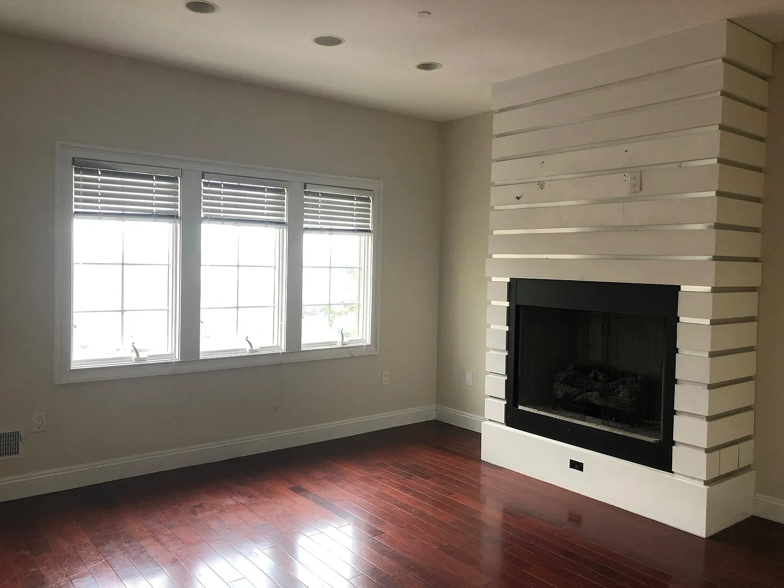 4 bed, 3.5 bath, 4100 sqft, $5,600 — Photo 3