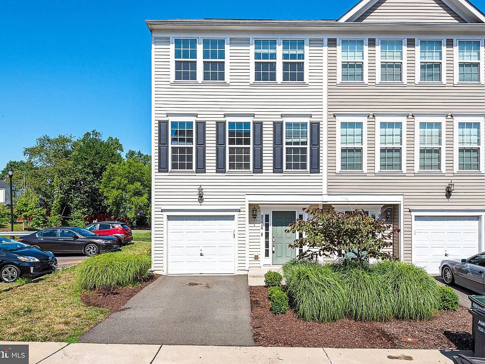 1st image of 8324 Heritage Crossing Ct