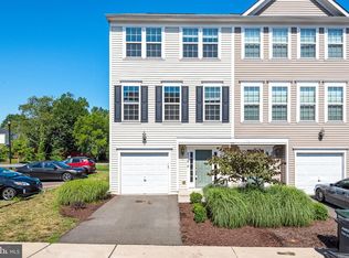 8324 Heritage Crossing Ct, Manassas, VA 20109