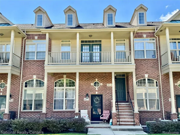 414 Old Pine Way #1, Walled Lake, MI 48390