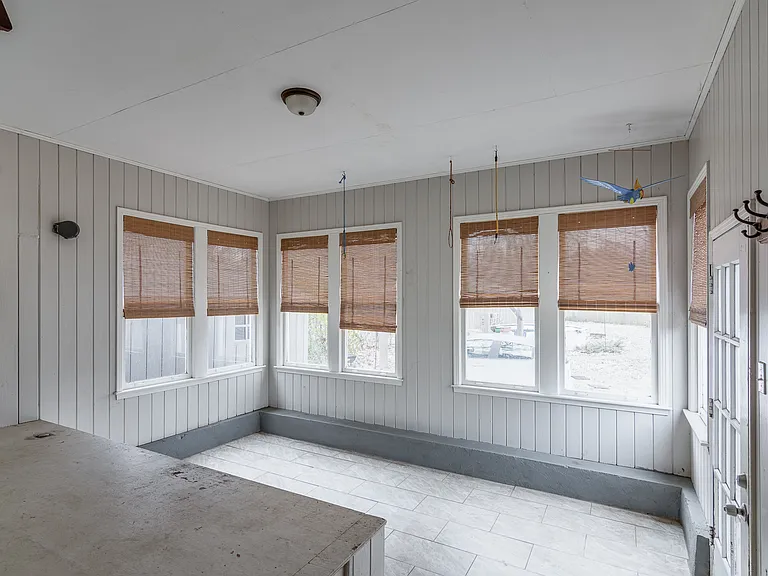 2293 Jackson Ave — Photo 36