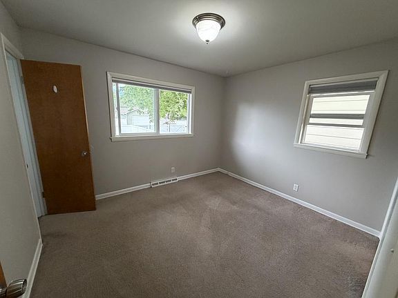 5th image of 2437 Howard Ave