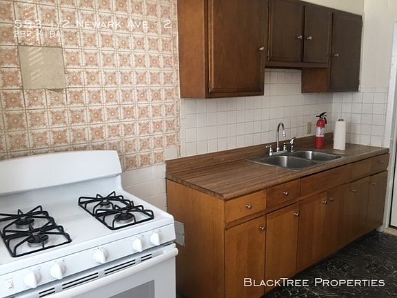 4th image of 553 1/2 Newark Ave #2