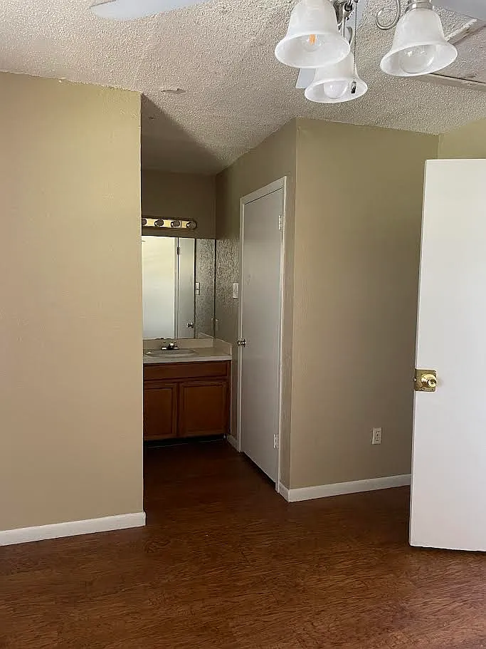 Second Floor 1bd/1ba with Balcony — Photo 4