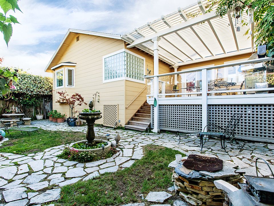 Mediterranean back yard 