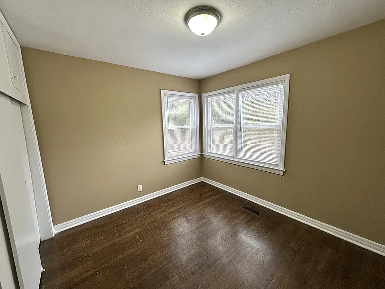 940 Meadowbrook Dr — Photo 6