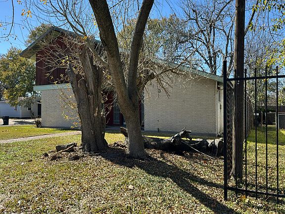 2nd image of 2403 Lucas St