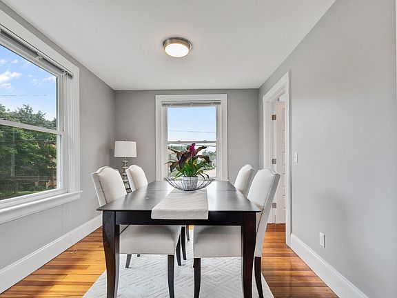 3rd image of 65 Greenwood Avenue # Second Floor
