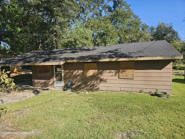 205 Pine Ave, Collins, MS 39428