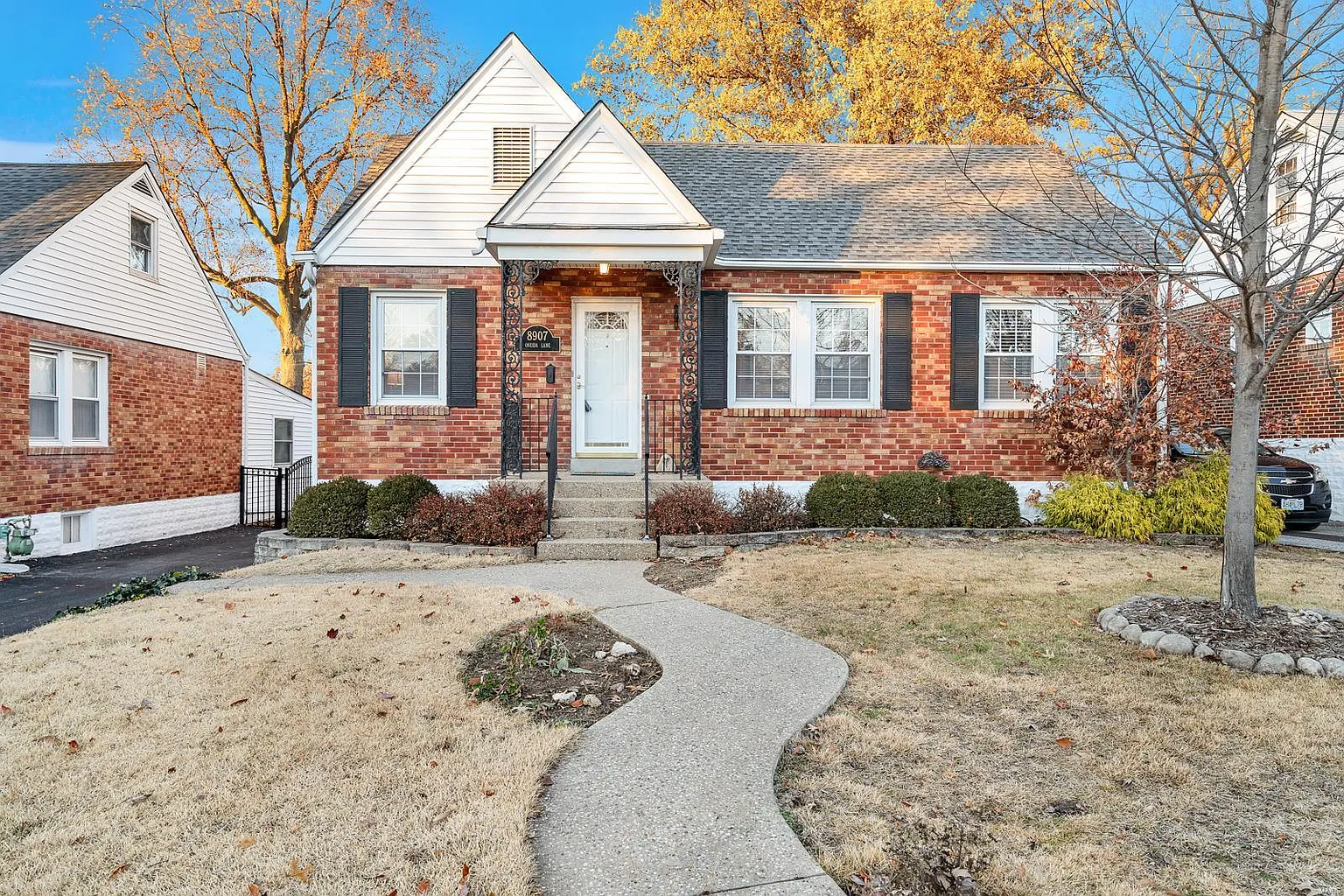 8907 Oneida Ln photo 1