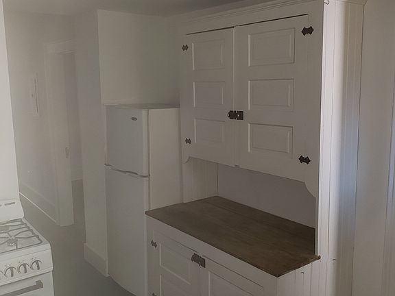 5th image of 13 Dana Ave #2