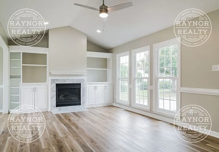 118 Murphy Dr — Photo 2