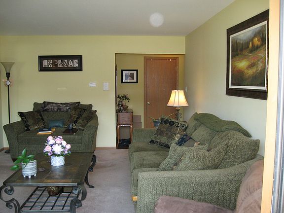 4th image of 15701 Peggy Ln APT 4