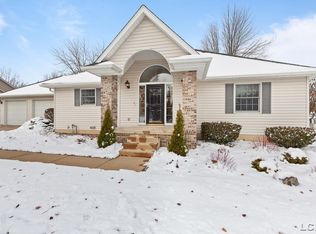 618 Nokomis Dr, Tecumseh, MI 49286