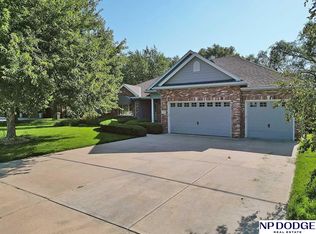 1613 S 213th Cir, Elkhorn, NE 68022