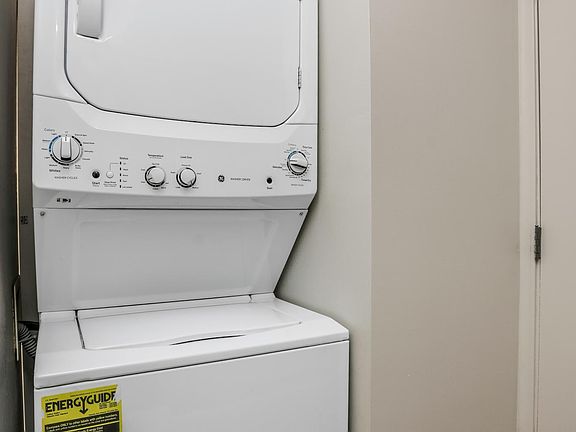 5th image of 41620 Manor Park Dr APT 13
