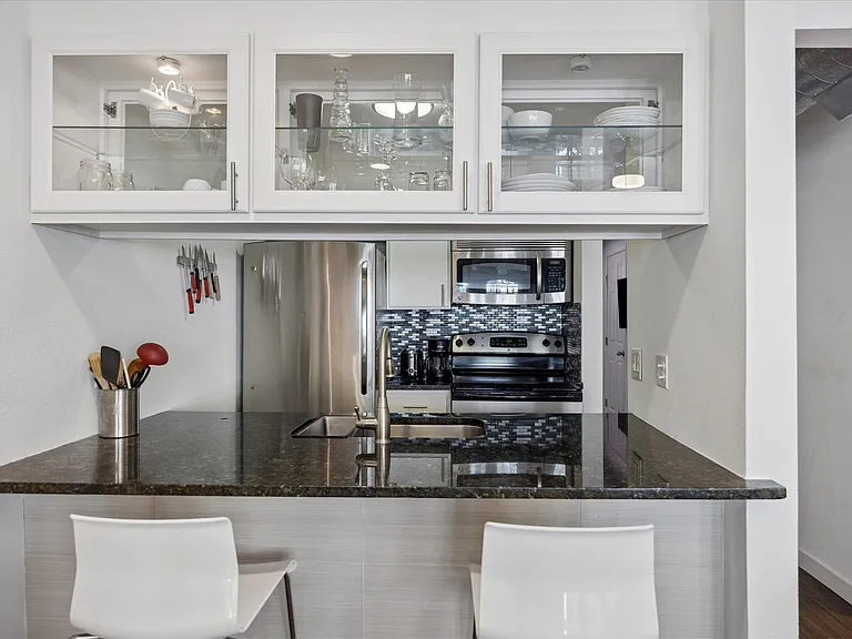 1510 W 6th St #206 — Photo 8