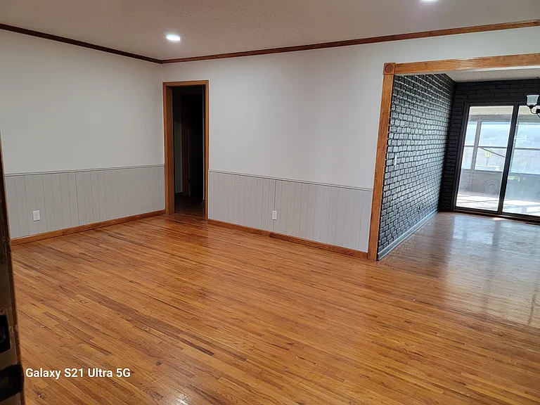 453 N Slade Ave — Photo 7
