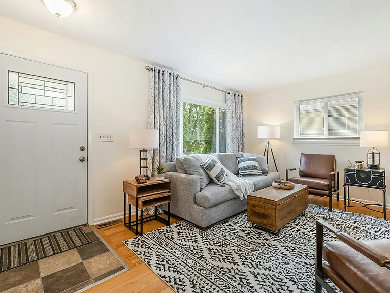 621 Susan Dr — Photo 3