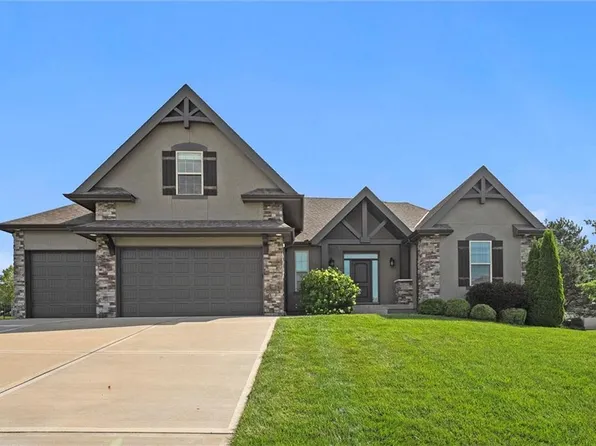 704 SW Admiral Byrd Dr, Lees Summit, MO 64082