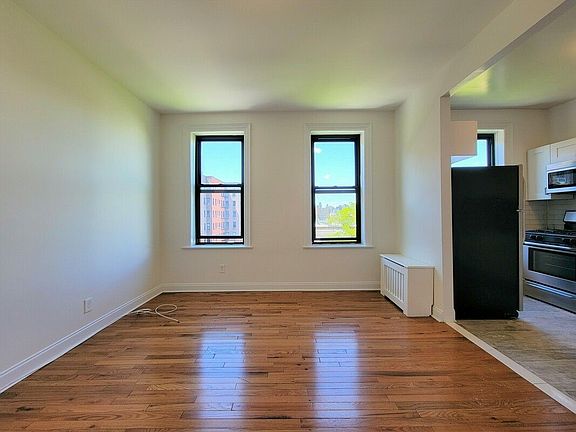 4th image of 31-49 29th St #D8