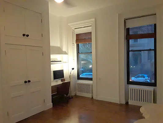 Sold by Manhattan Boutique Real Estate | media 20