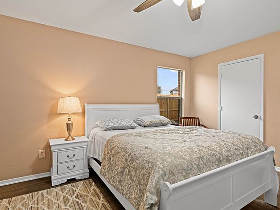 4th image of 553 Princess Pl
